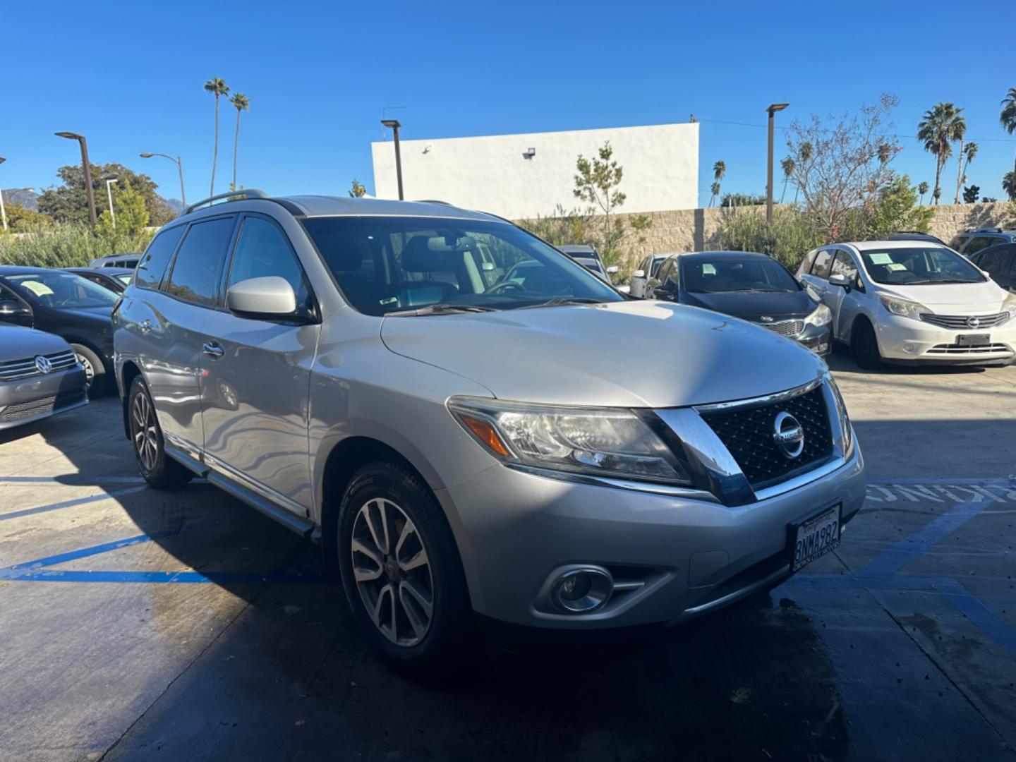 2015 Silver Nissan Pathfinder (5N1AR2MM6FC) , AUTOMATIC transmission, located at 30 S. Berkeley Avenue, Pasadena, CA, 91107, (626) 248-7567, 34.145447, -118.109398 - Photo#20